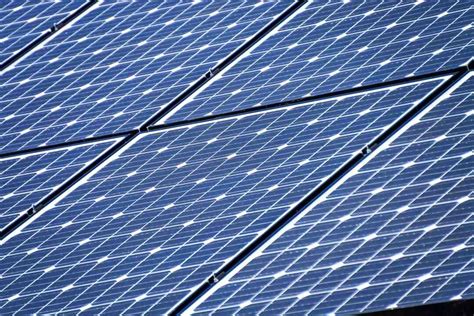 Tout savoir sur les panneaux solaires aérovoltaïques.